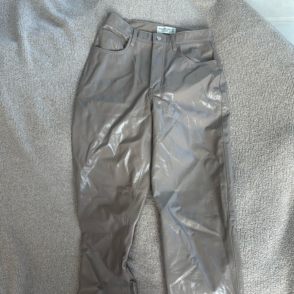 Abercrombie 90s Straight Ultra high rise pants